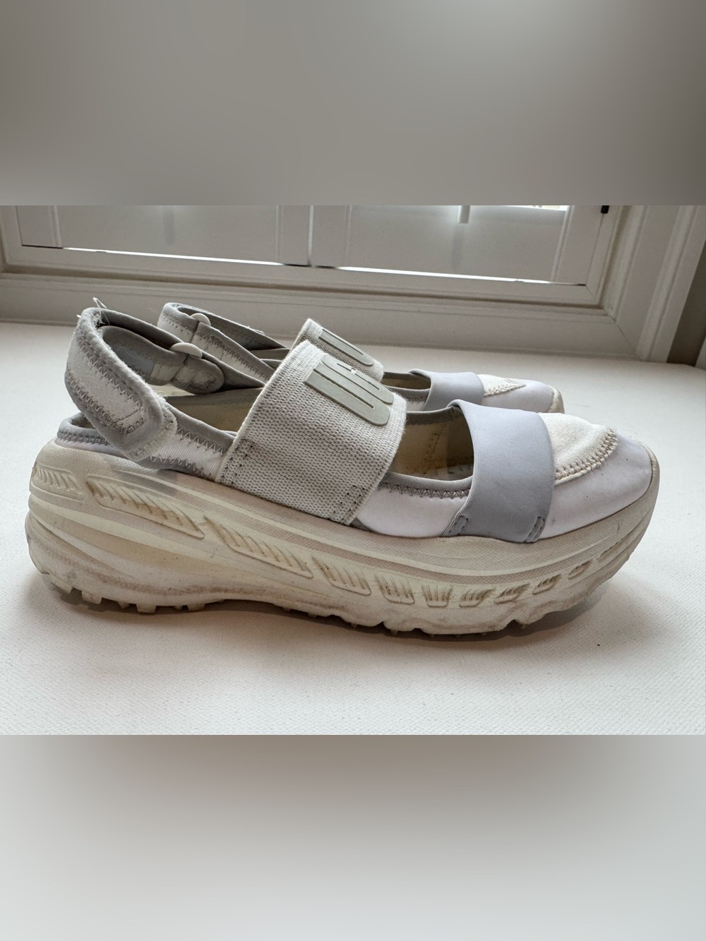 UGG LA Cloud Sport Platform Sandals White Women’s Size 7.5